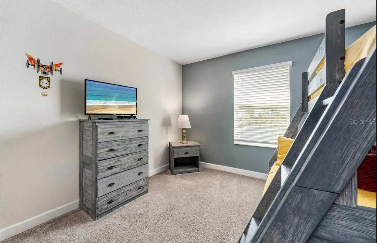 Slide show image of the Orlando Florida Home for Sale 25