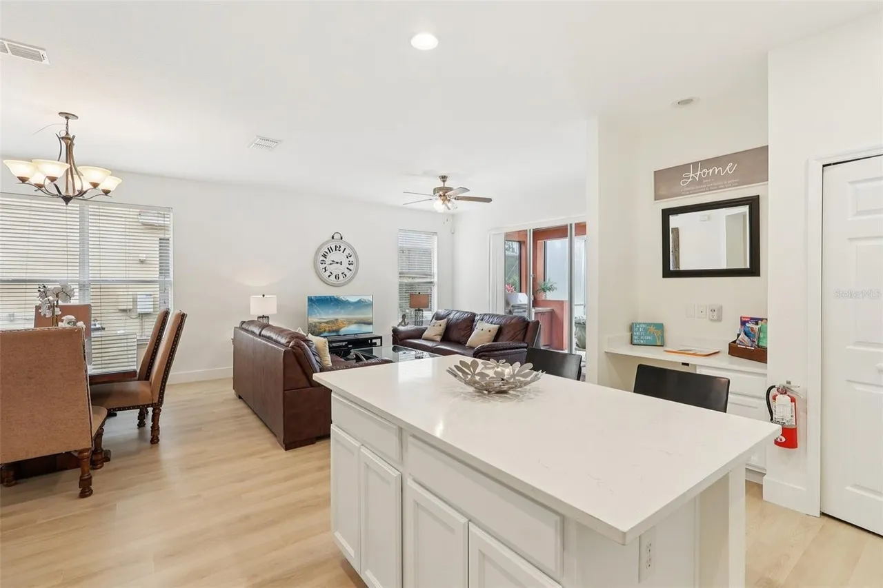 Slide show image of the Orlando Florida Home for Sale 11