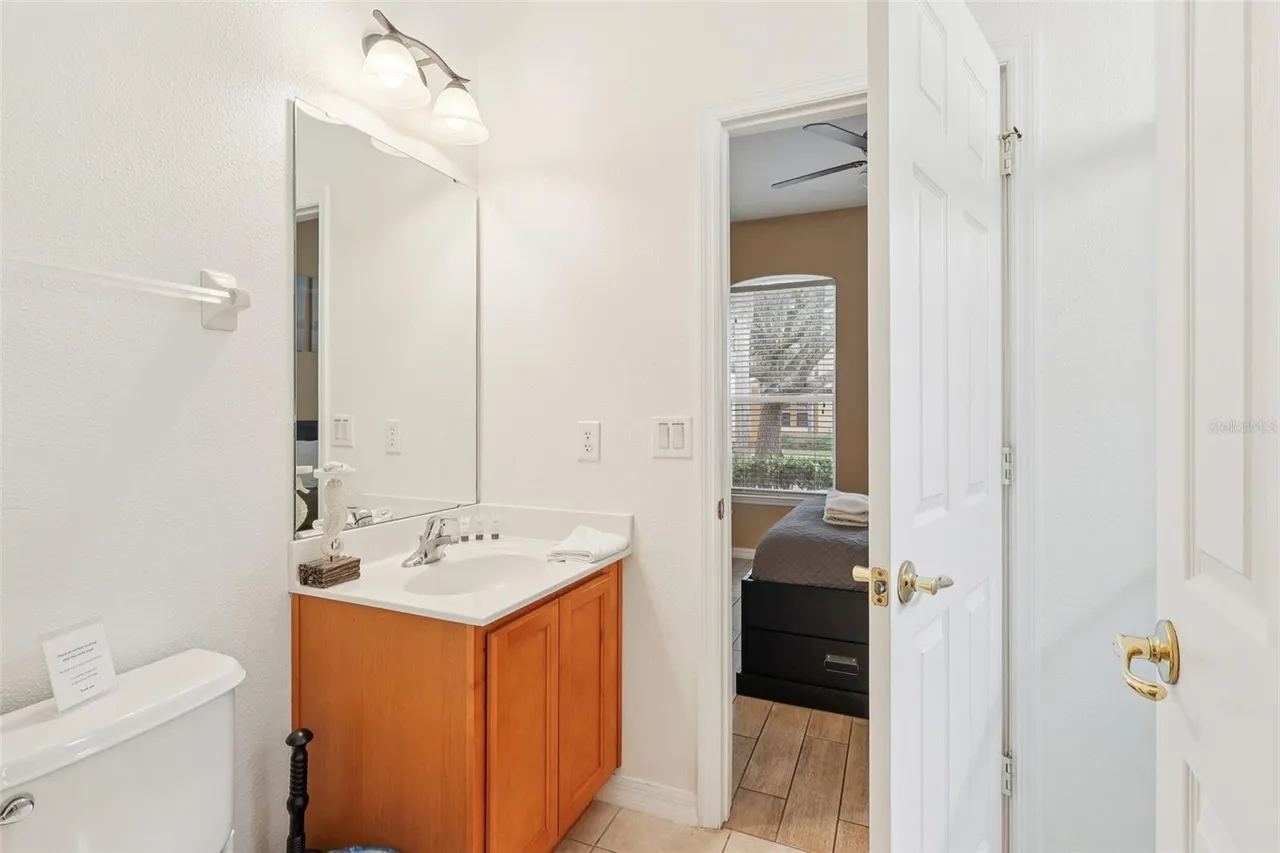 Slide show image of the Orlando Florida Home for Sale 18