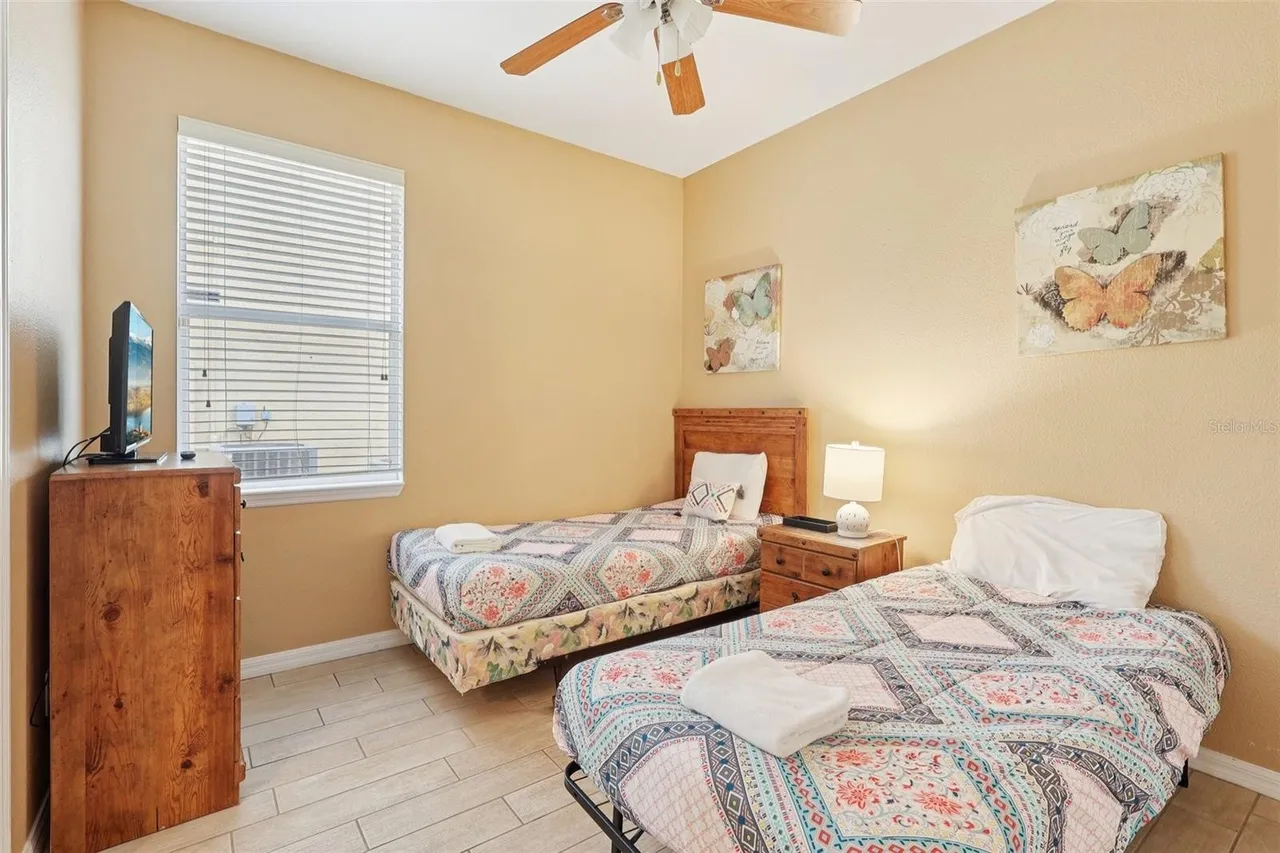 Slide show image of the Orlando Florida Home for Sale 19