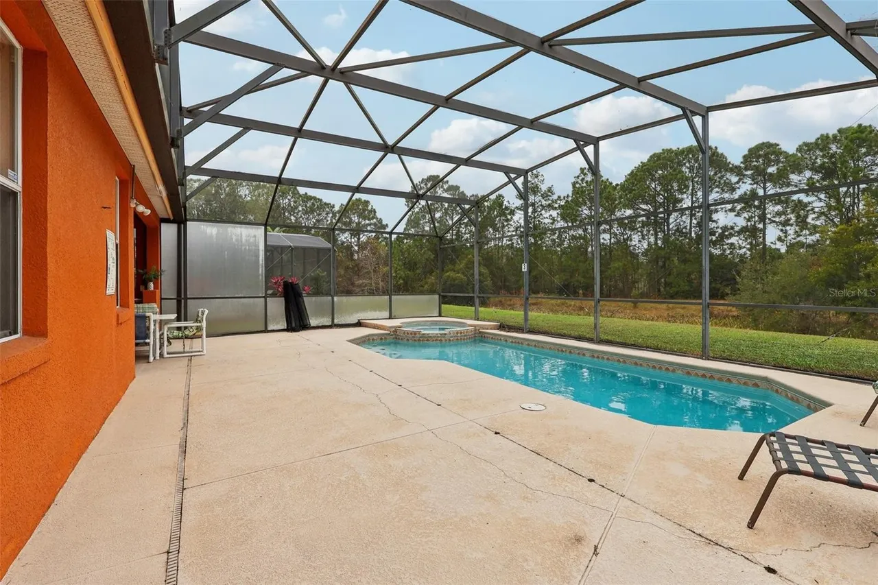 Slide show image of the Orlando Florida Home for Sale 35