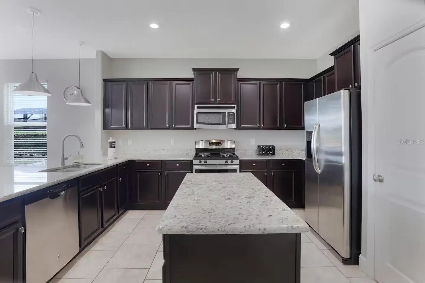 Slide show image of the Orlando Florida Home for Sale 11