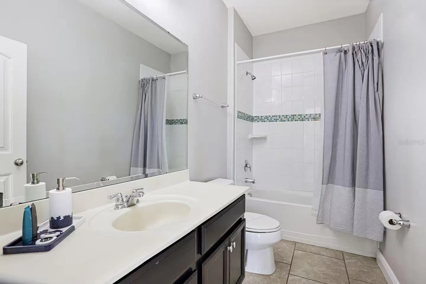 Slide show image of the Orlando Florida Home for Sale 16