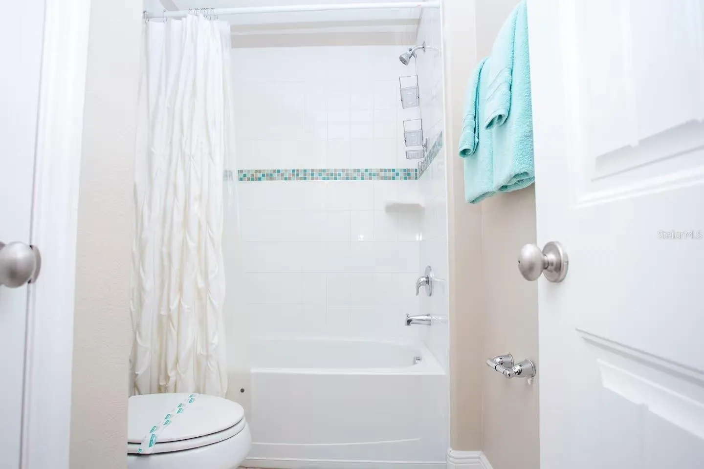 Slide show image of the Orlando Florida Home for Sale 23