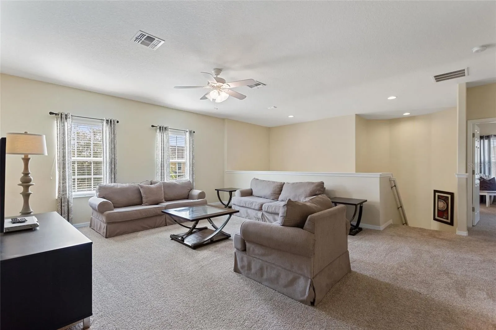 Slide show image of the Orlando Florida Home for Sale 25