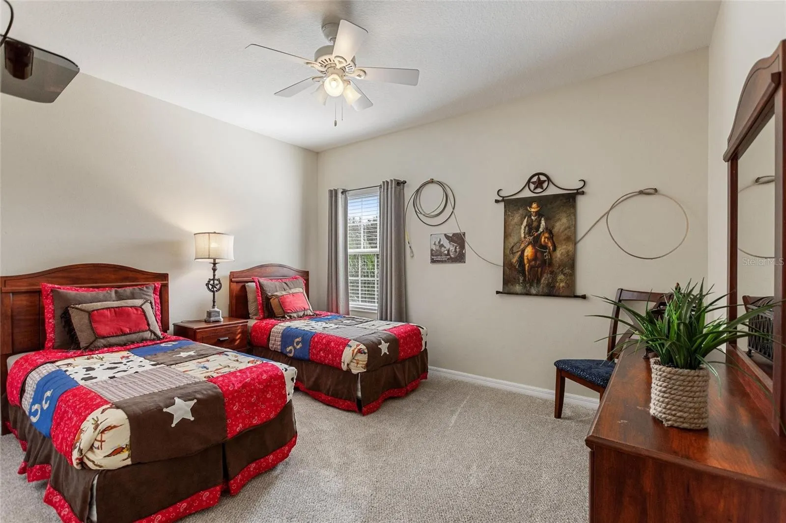 Slide show image of the Orlando Florida Home for Sale 28