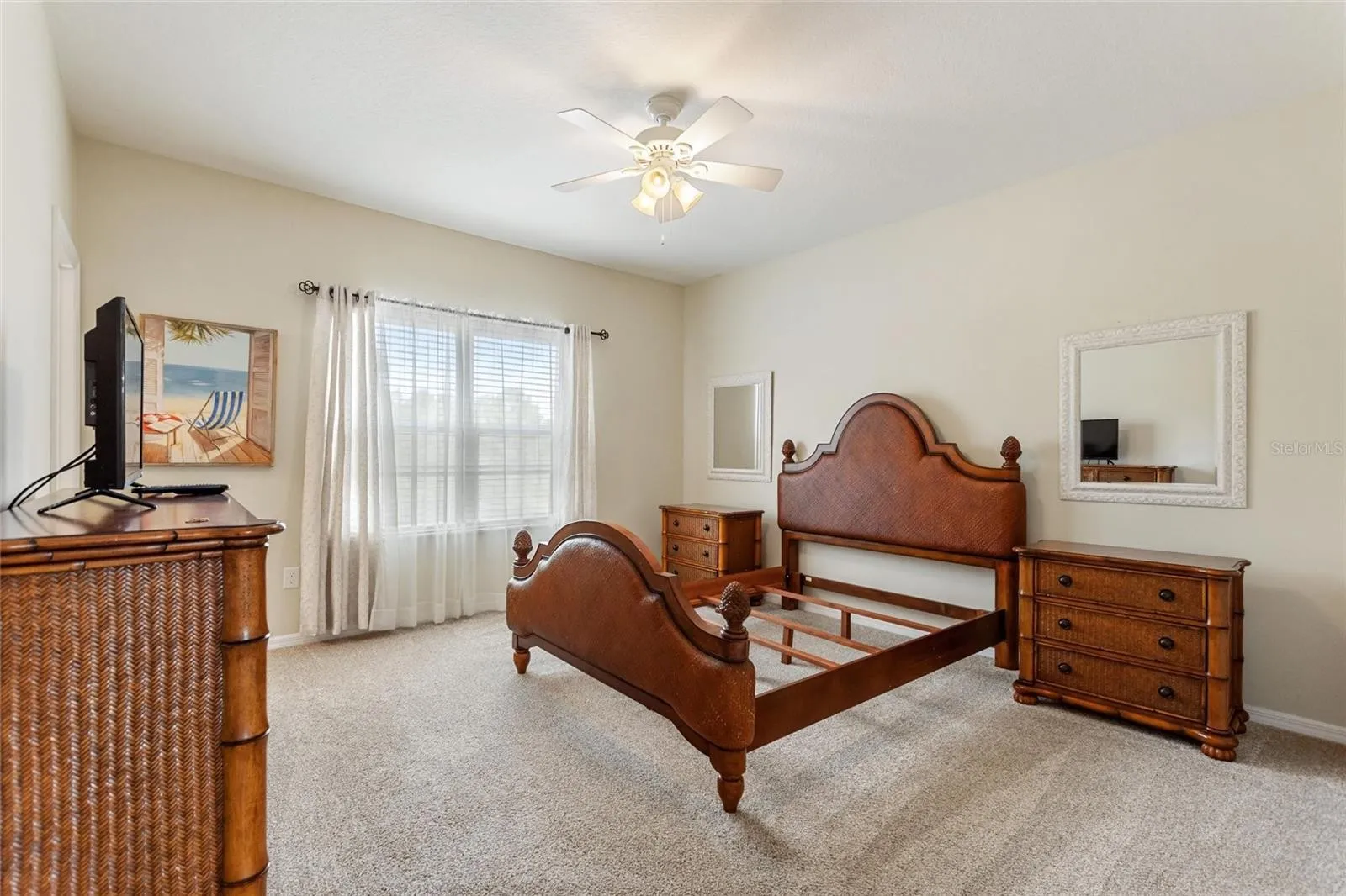 Slide show image of the Orlando Florida Home for Sale 35