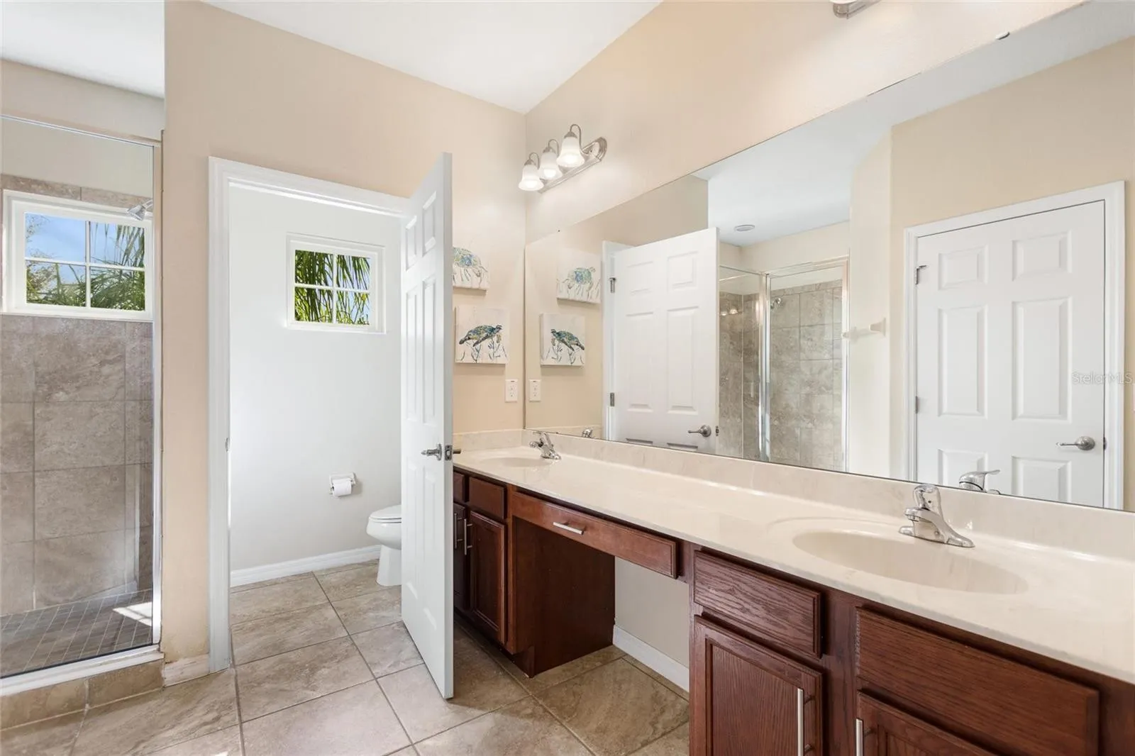 Slide show image of the Orlando Florida Home for Sale 42