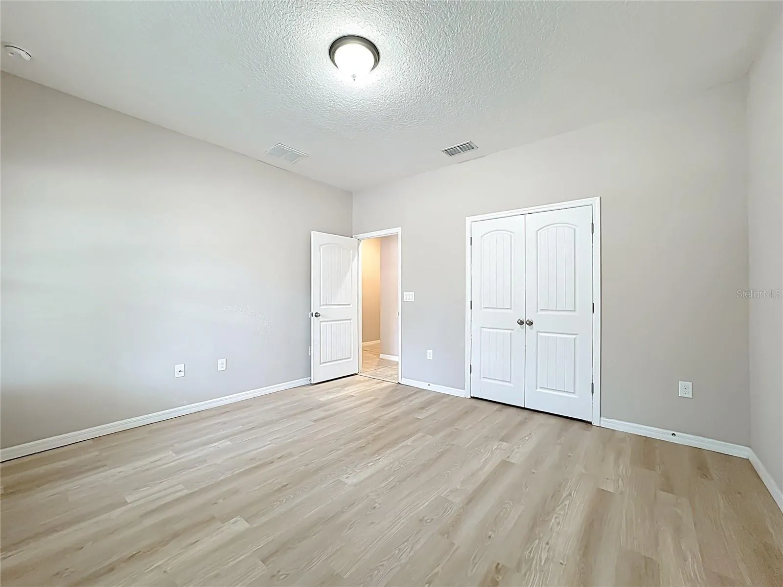 Slide show image of the Orlando Florida Home for Sale 13