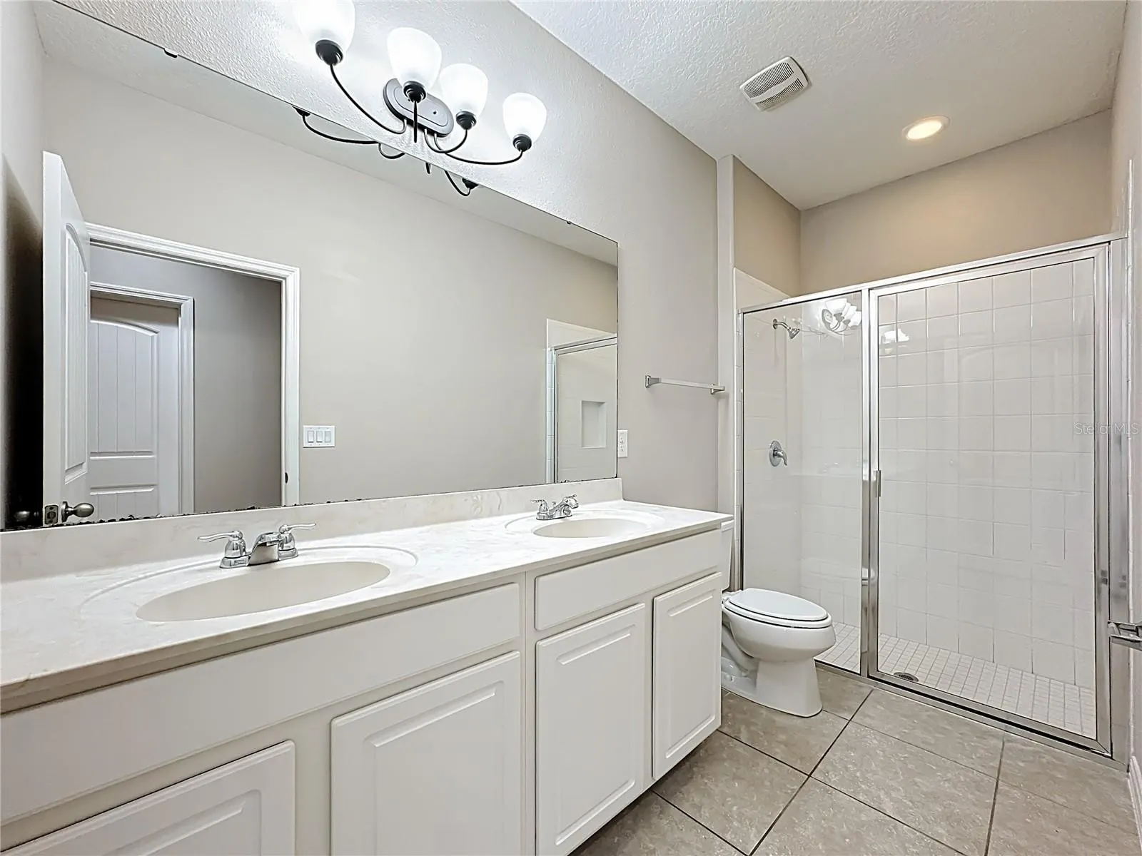 Slide show image of the Orlando Florida Home for Sale 14