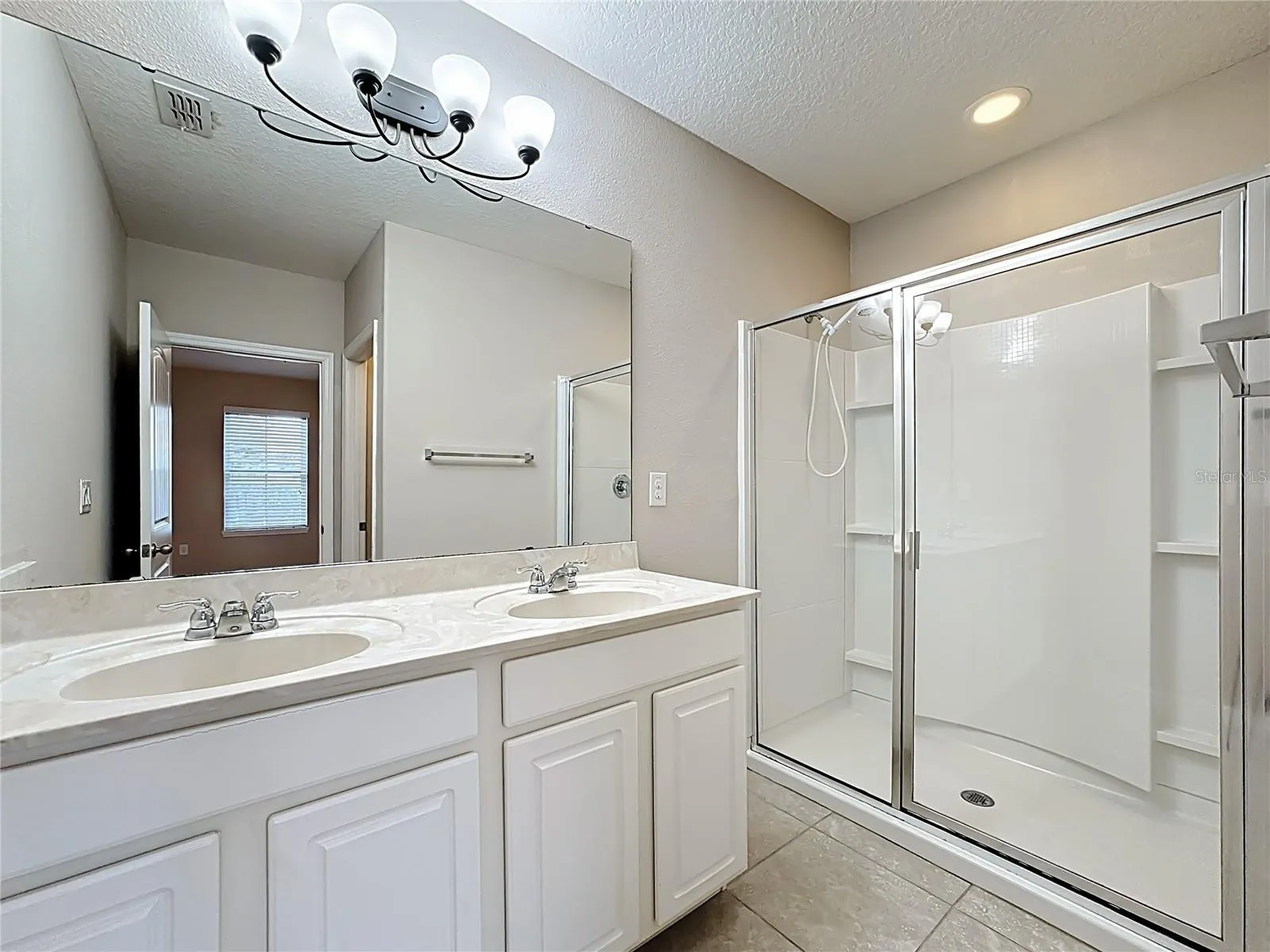 Slide show image of the Orlando Florida Home for Sale 18