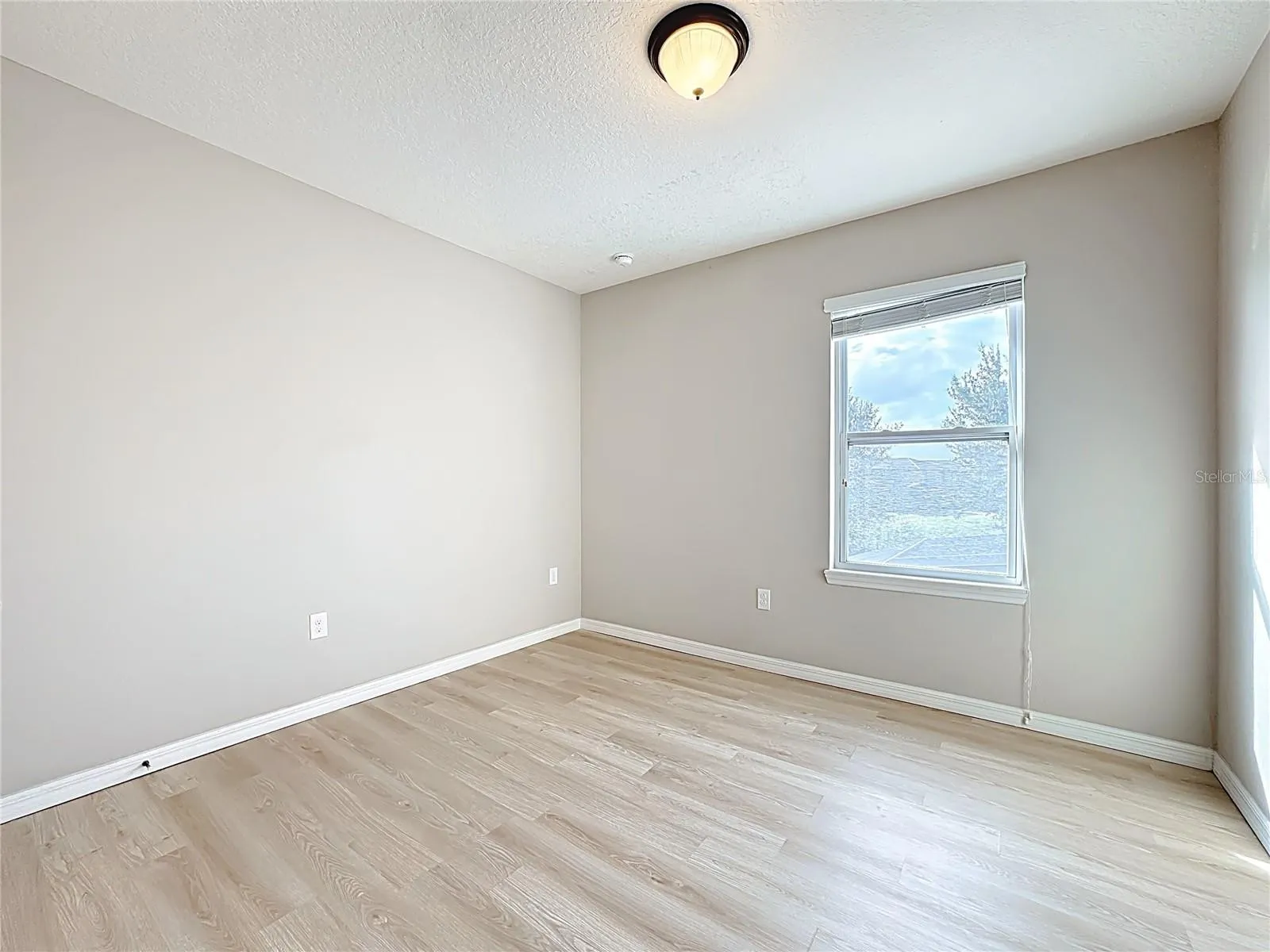 Slide show image of the Orlando Florida Home for Sale 20
