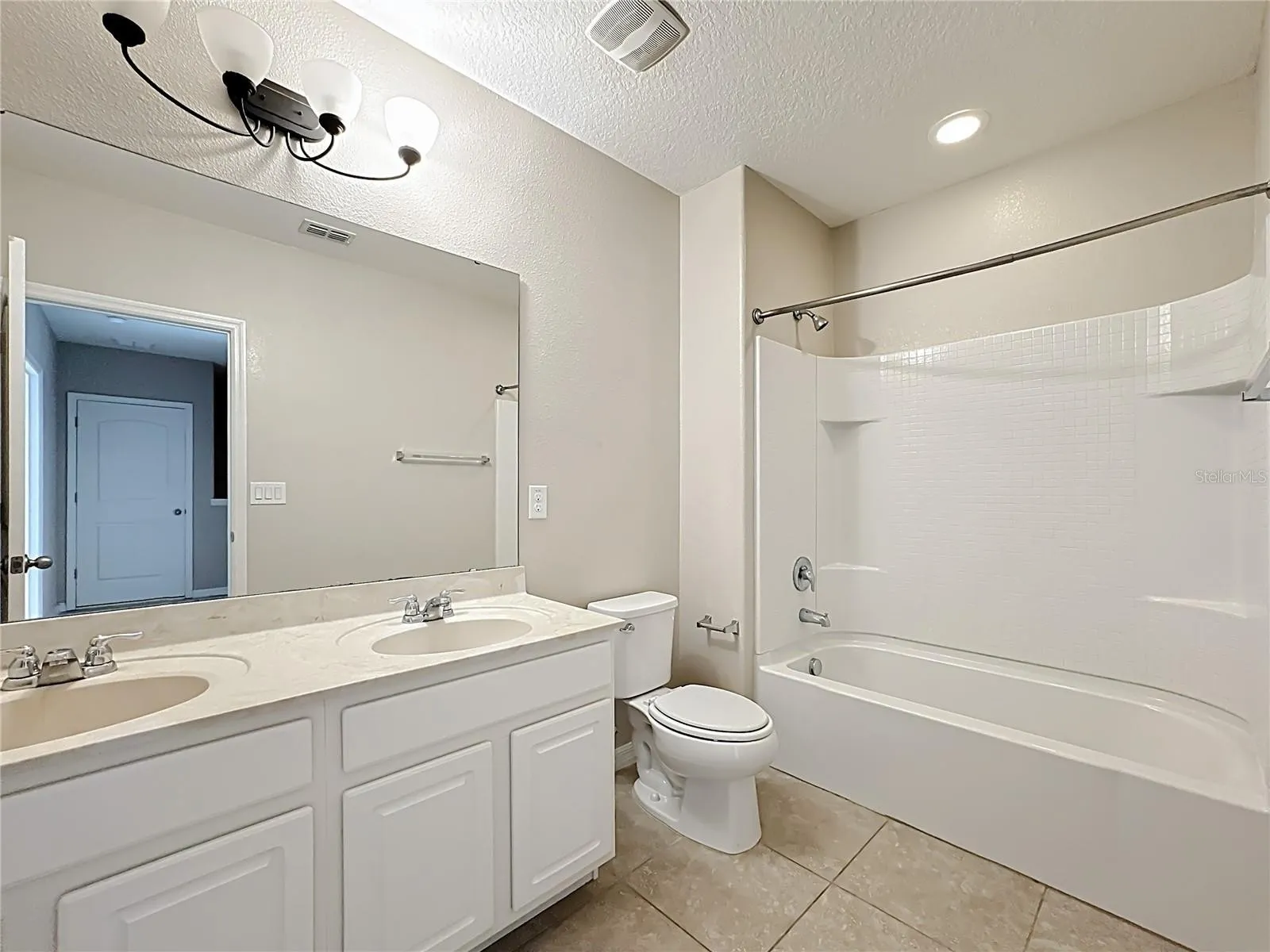 Slide show image of the Orlando Florida Home for Sale 22