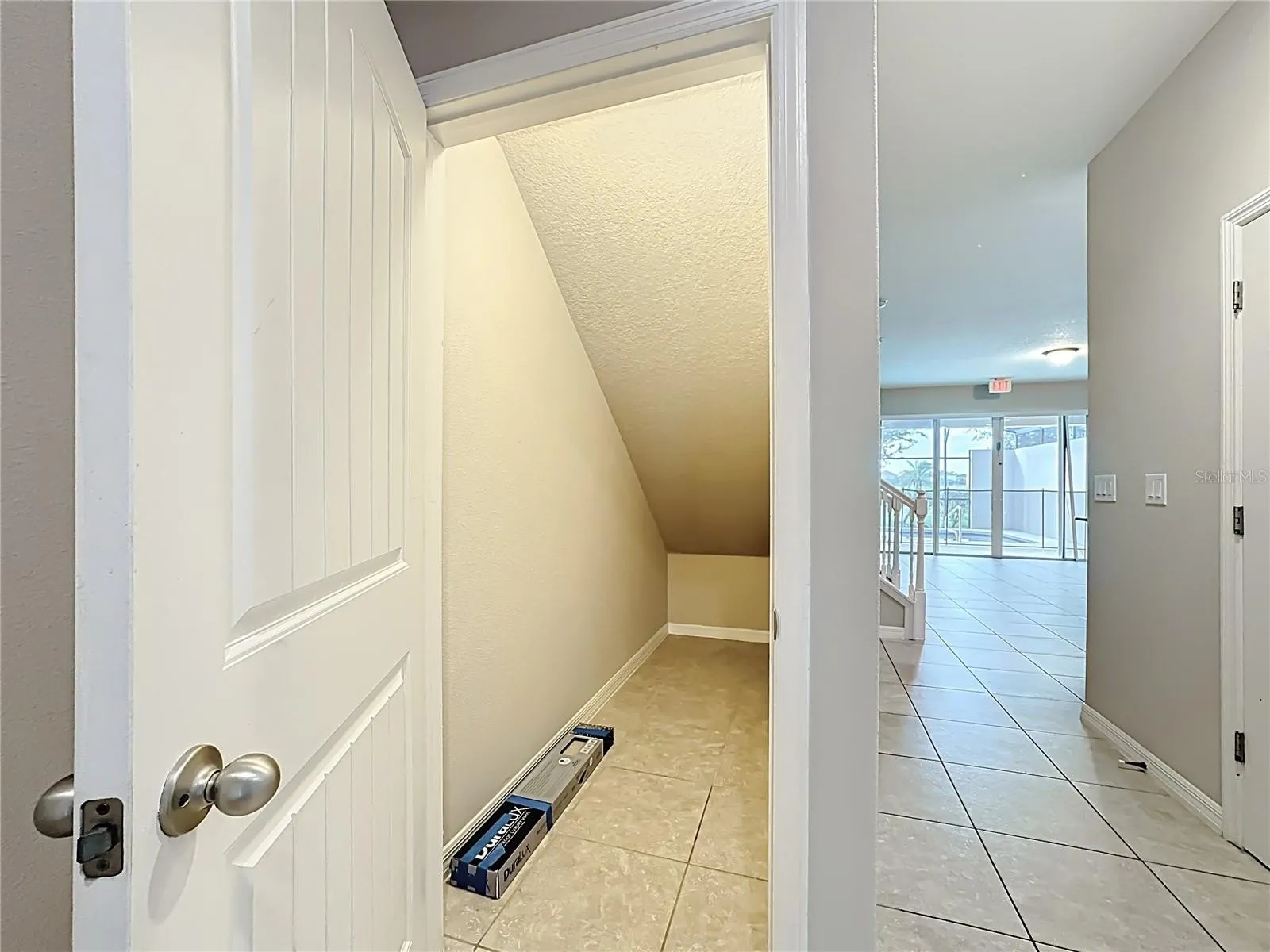 Slide show image of the Orlando Florida Home for Sale 25