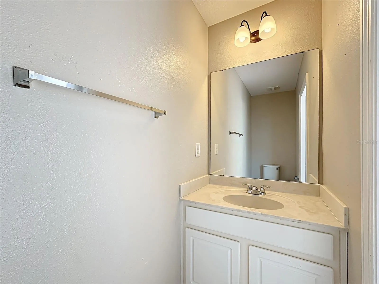 Slide show image of the Orlando Florida Home for Sale 26