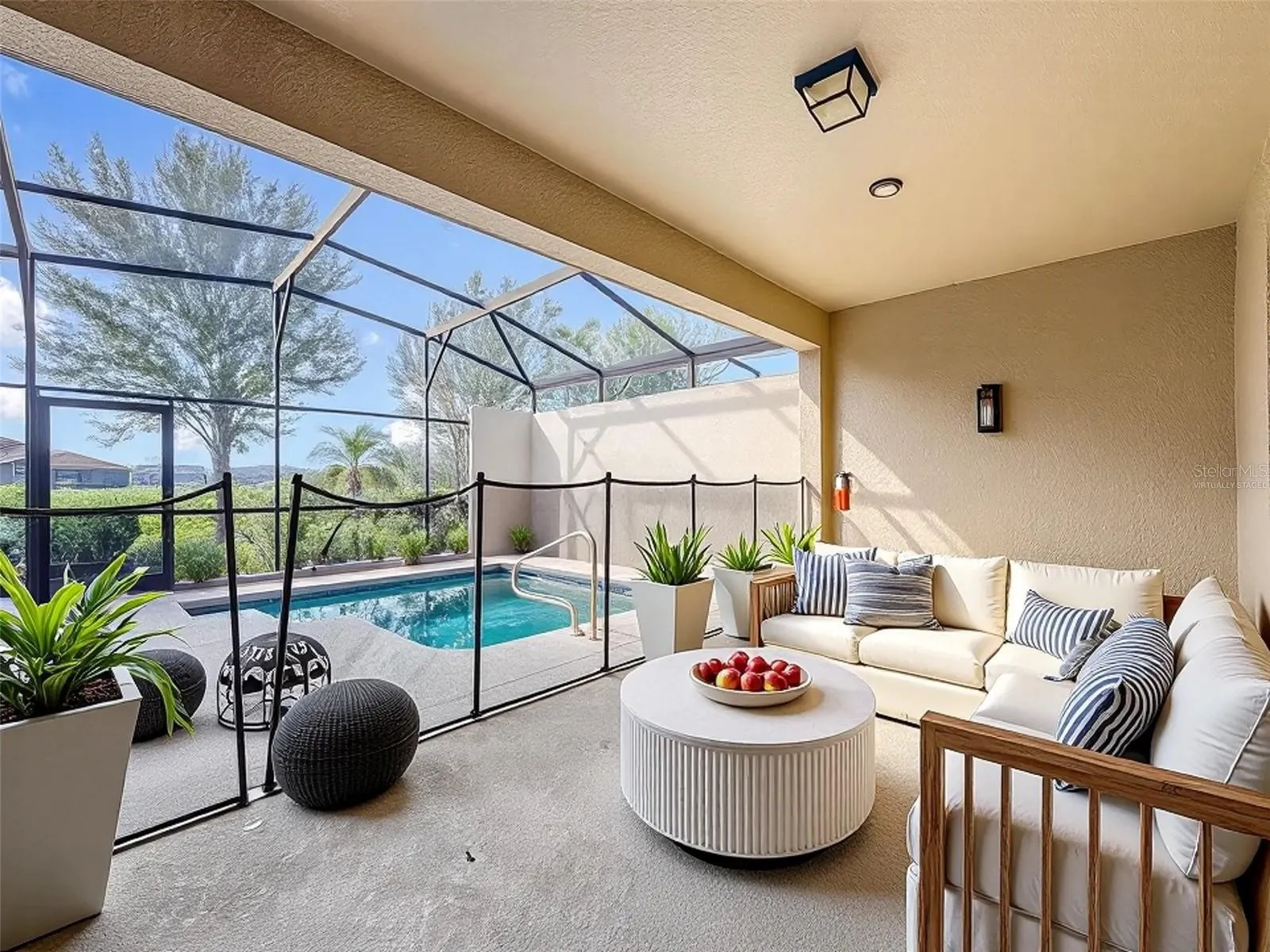 Slide show image of the Orlando Florida Home for Sale 28