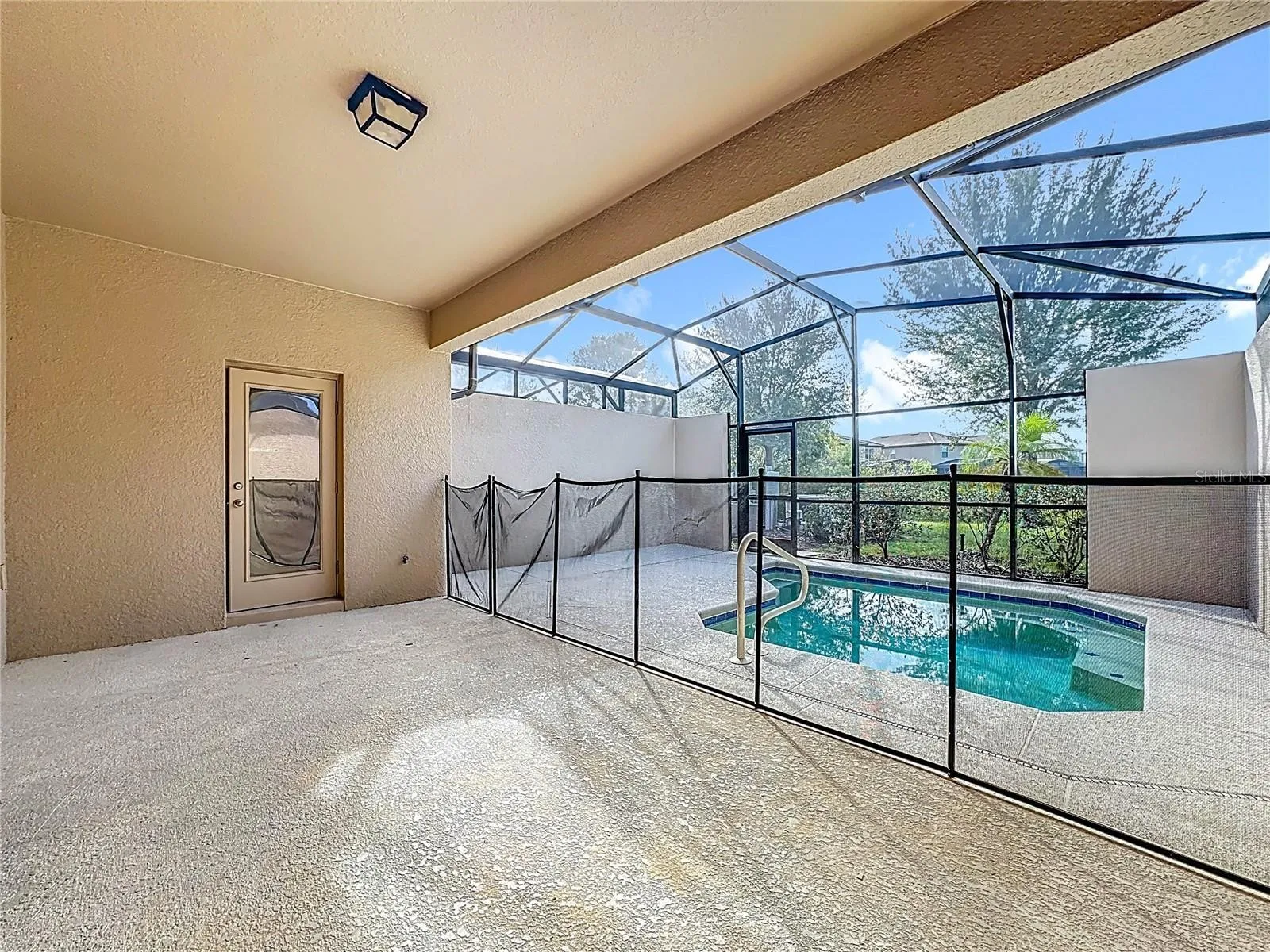 Slide show image of the Orlando Florida Home for Sale 30