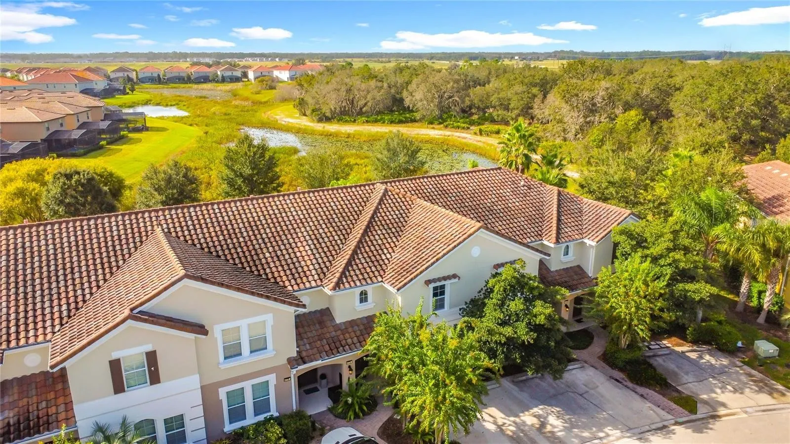 Slide show image of the Orlando Florida Home for Sale 33