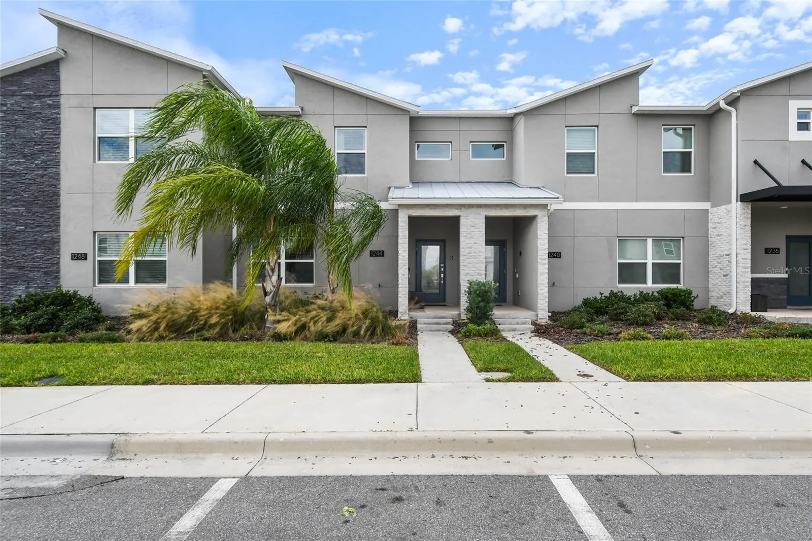 Slide show image of the Orlando Florida Home for Sale 02