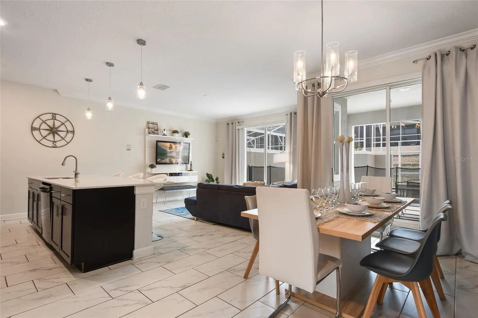 Slide show image of the Orlando Florida Home for Sale 09