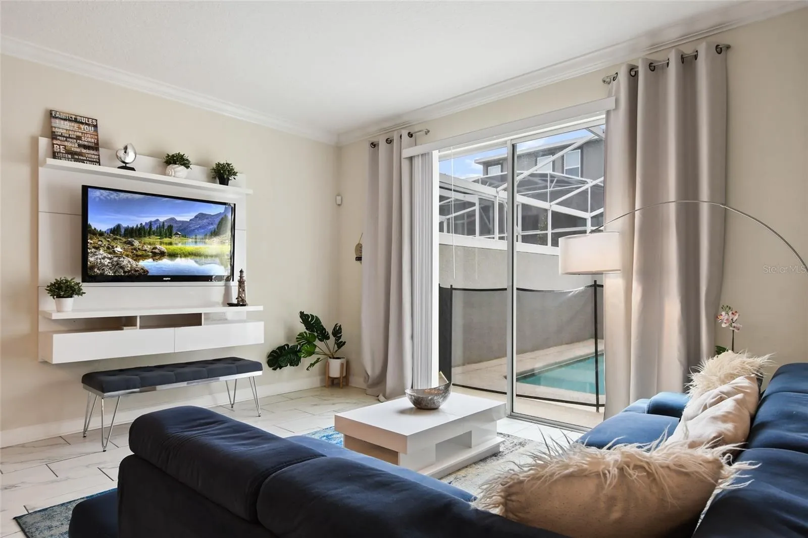 Slide show image of the Orlando Florida Home for Sale 19