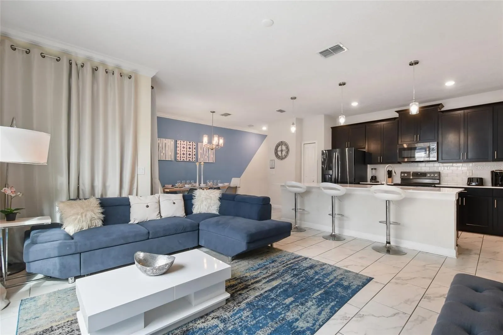 Slide show image of the Orlando Florida Home for Sale 22