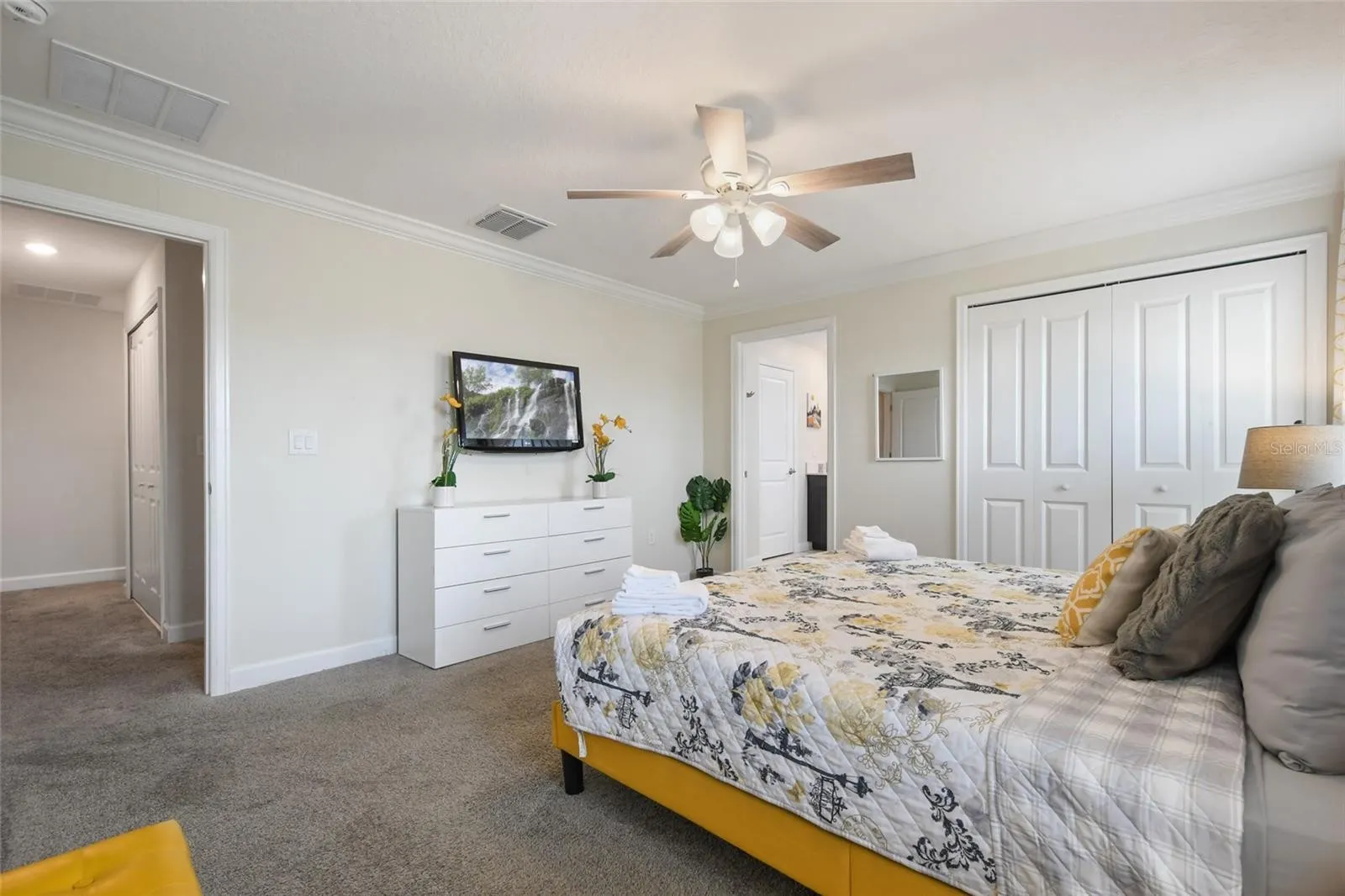 Slide show image of the Orlando Florida Home for Sale 31
