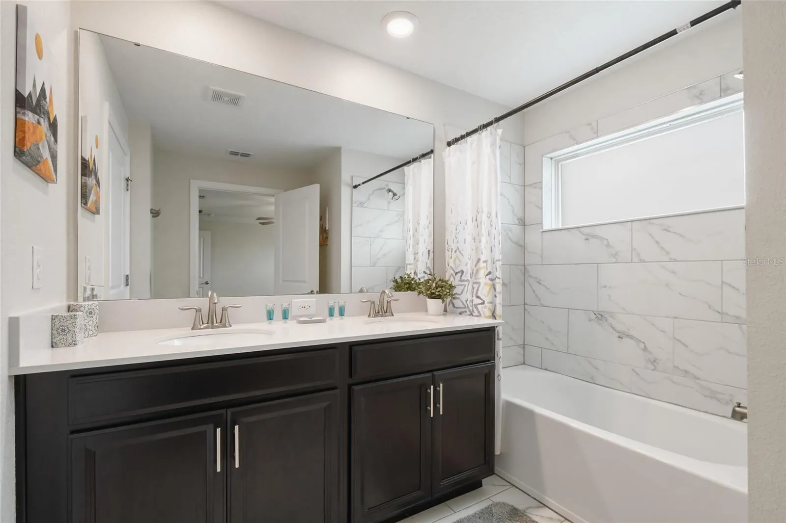 Slide show image of the Orlando Florida Home for Sale 33