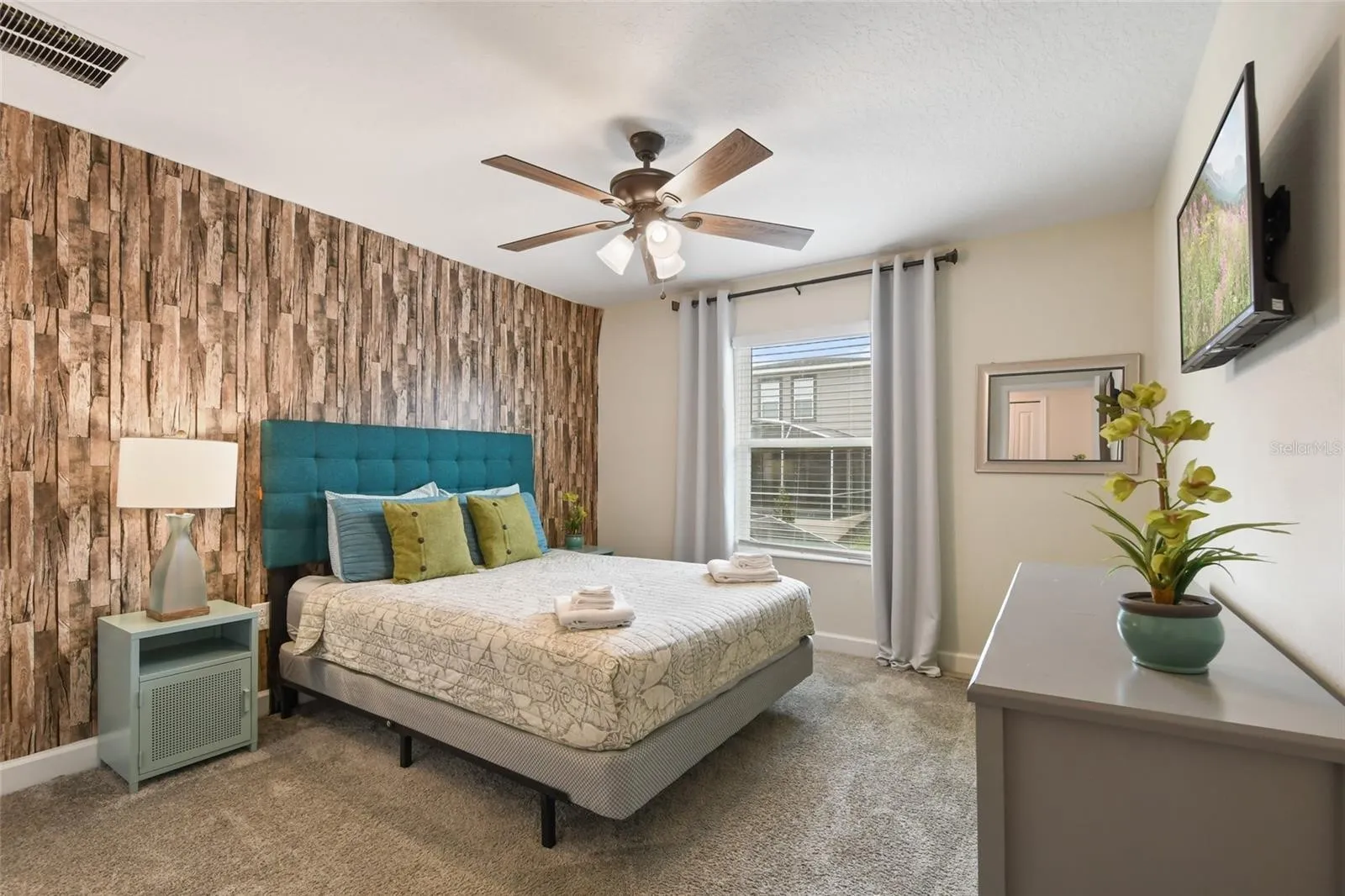 Slide show image of the Orlando Florida Home for Sale 35