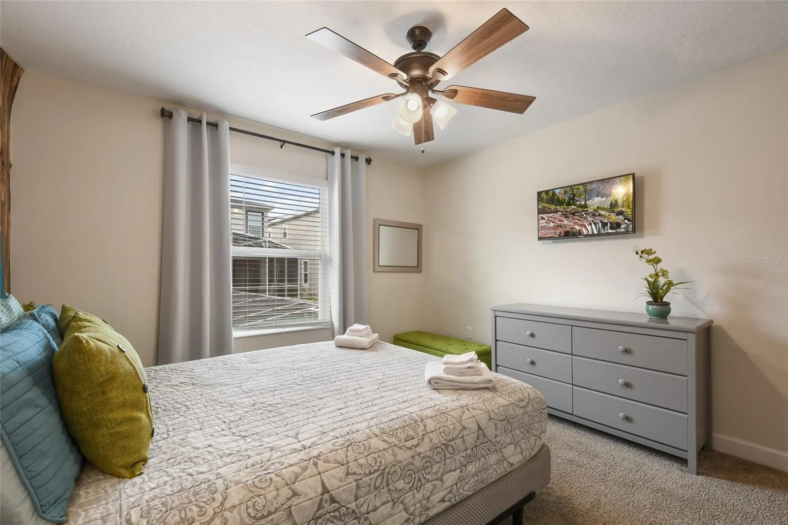 Slide show image of the Orlando Florida Home for Sale 36