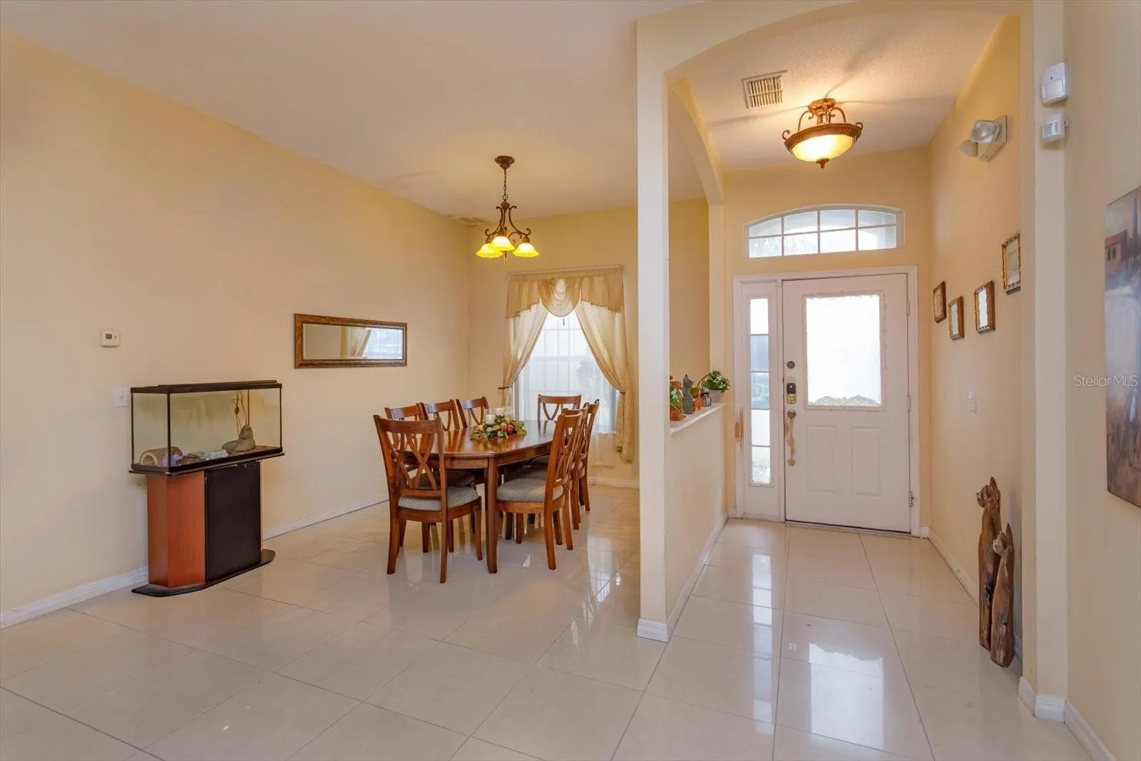 Slide show image of the Orlando Florida Home for Sale 02
