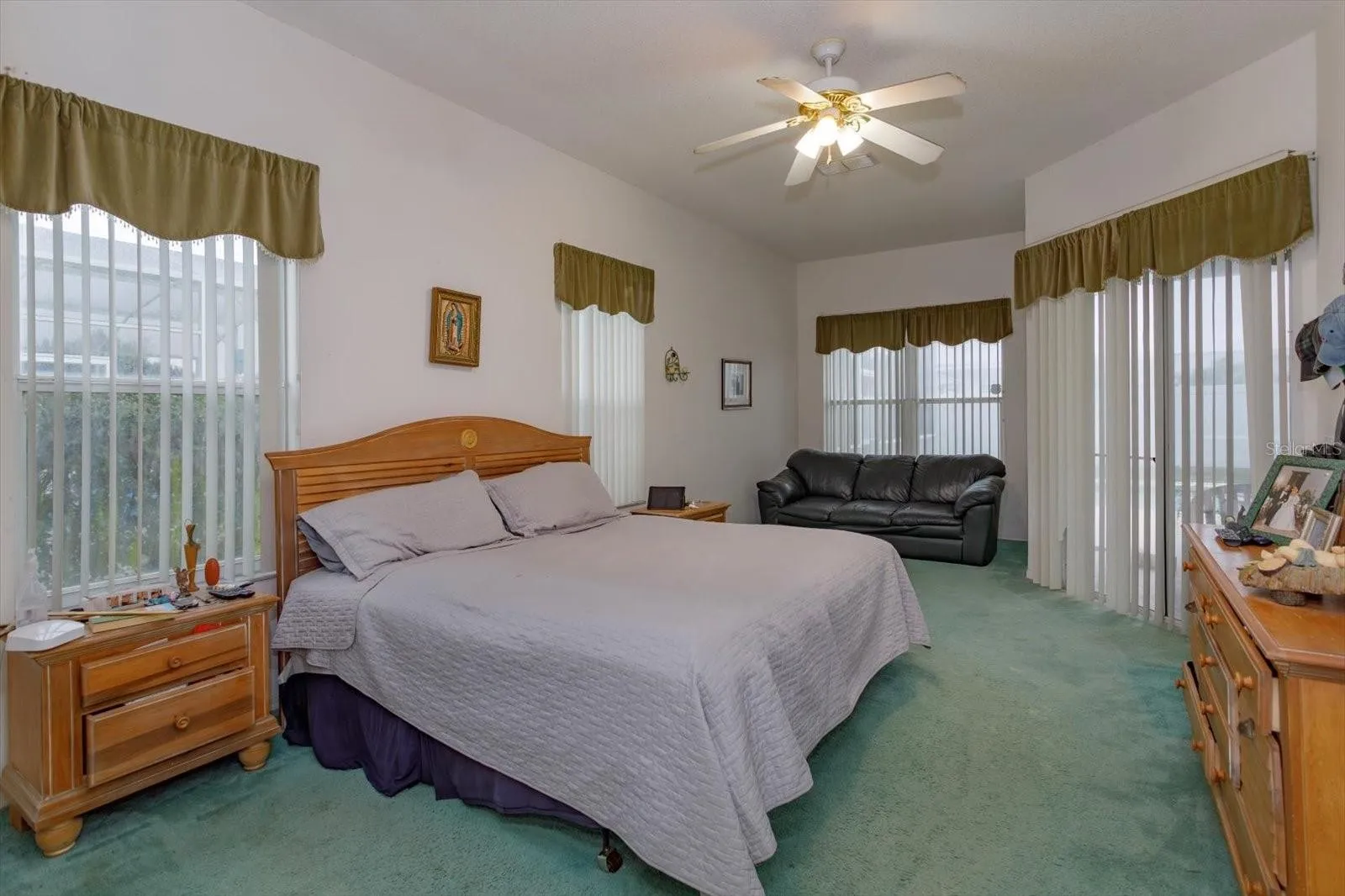 Slide show image of the Orlando Florida Home for Sale 12