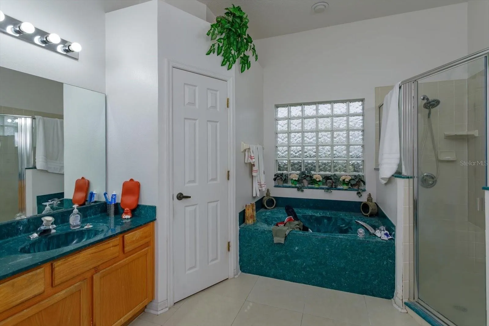 Slide show image of the Orlando Florida Home for Sale 13