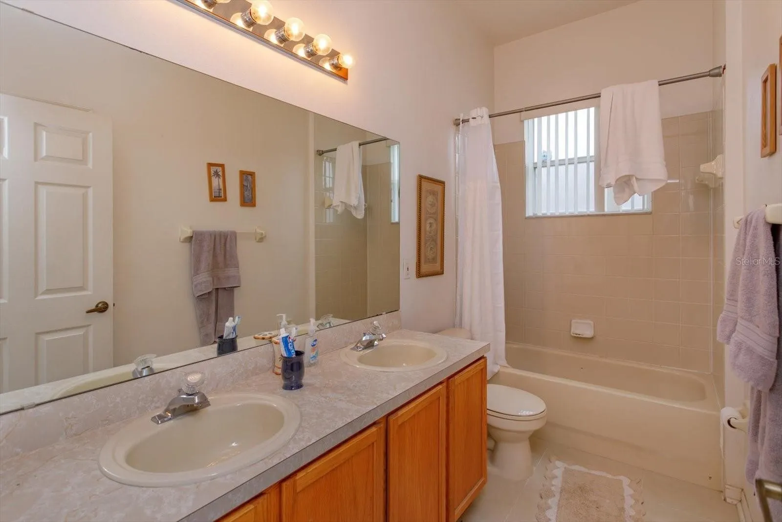 Slide show image of the Orlando Florida Home for Sale 18