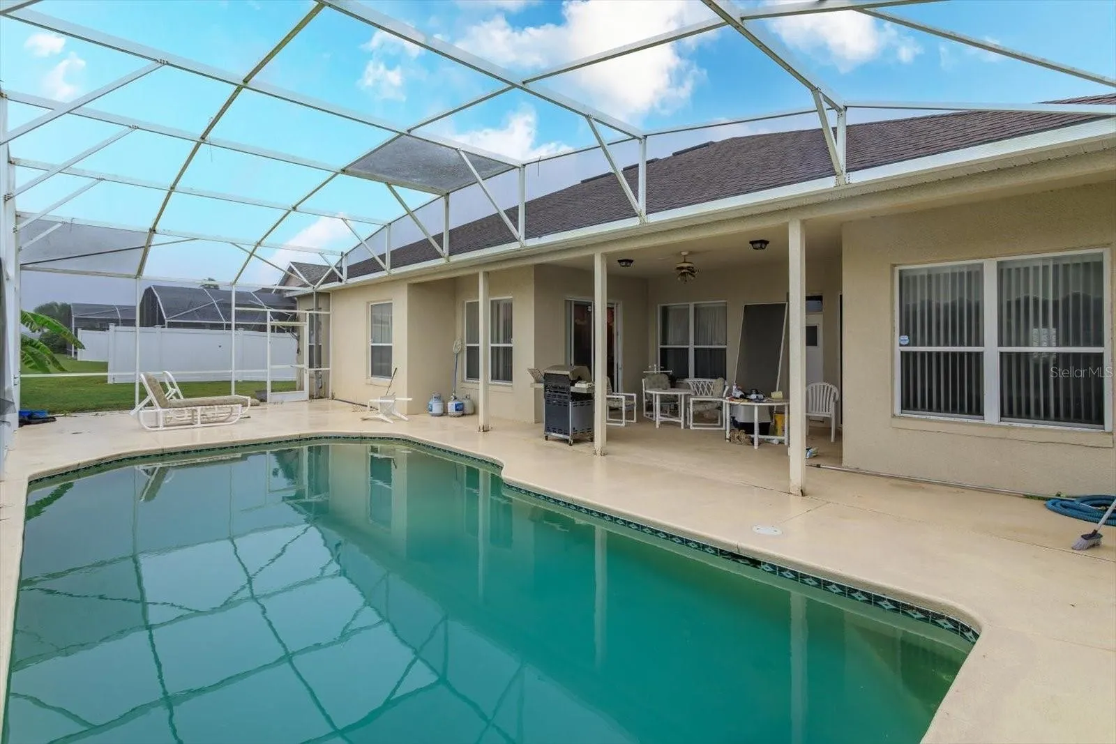 Slide show image of the Orlando Florida Home for Sale 23