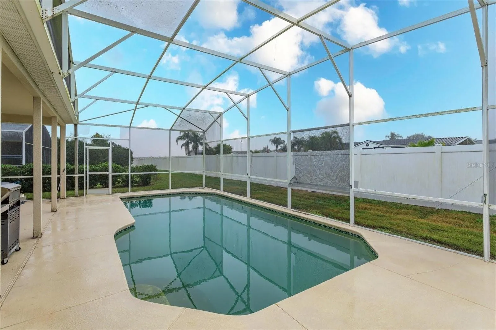 Slide show image of the Orlando Florida Home for Sale 24