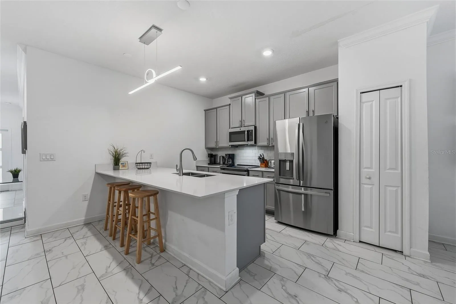 Slide show image of the Orlando Florida Home for Sale 08