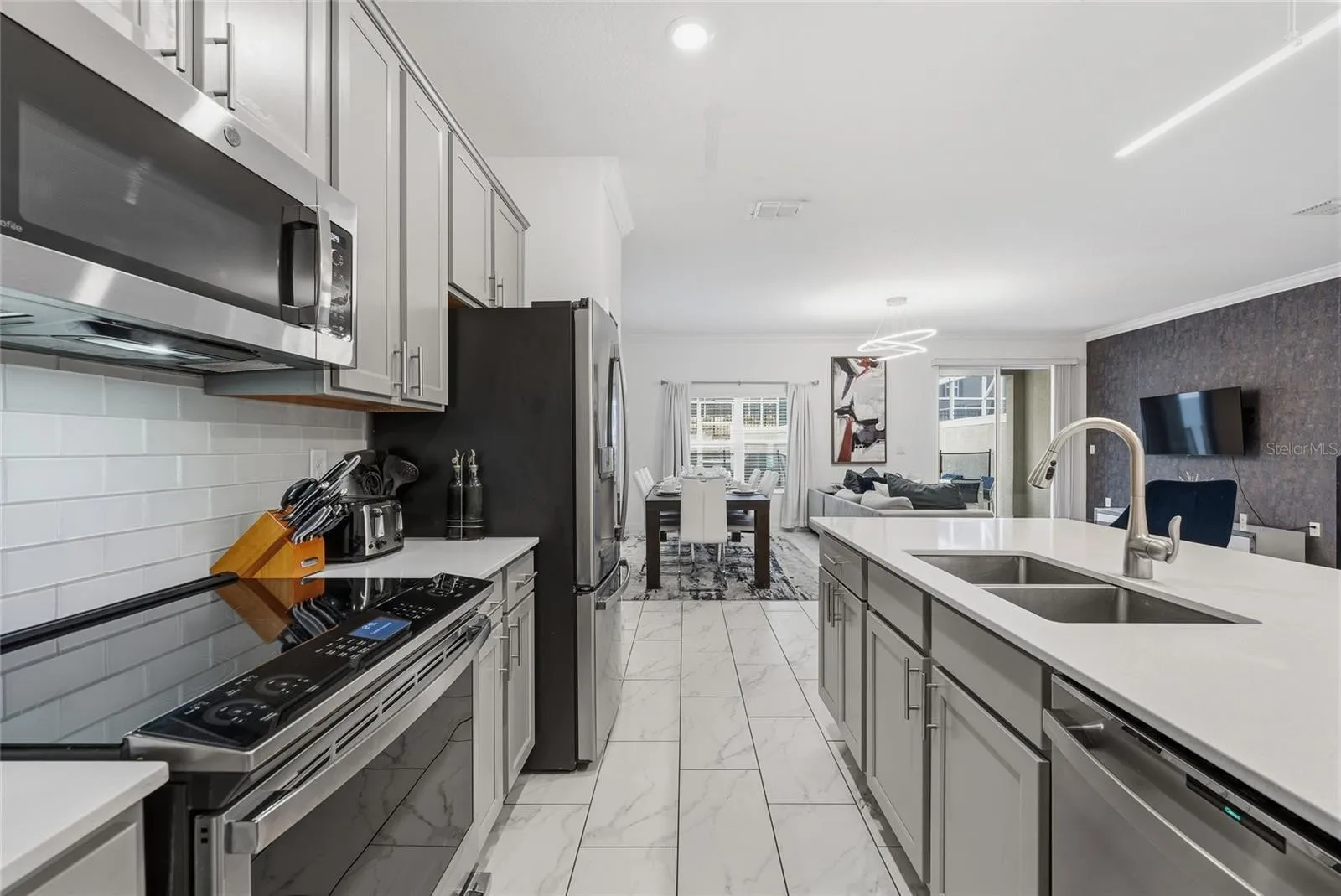 Slide show image of the Orlando Florida Home for Sale 09