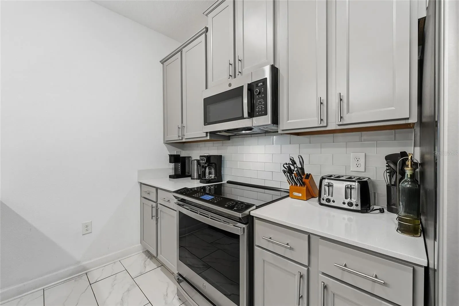 Slide show image of the Orlando Florida Home for Sale 10