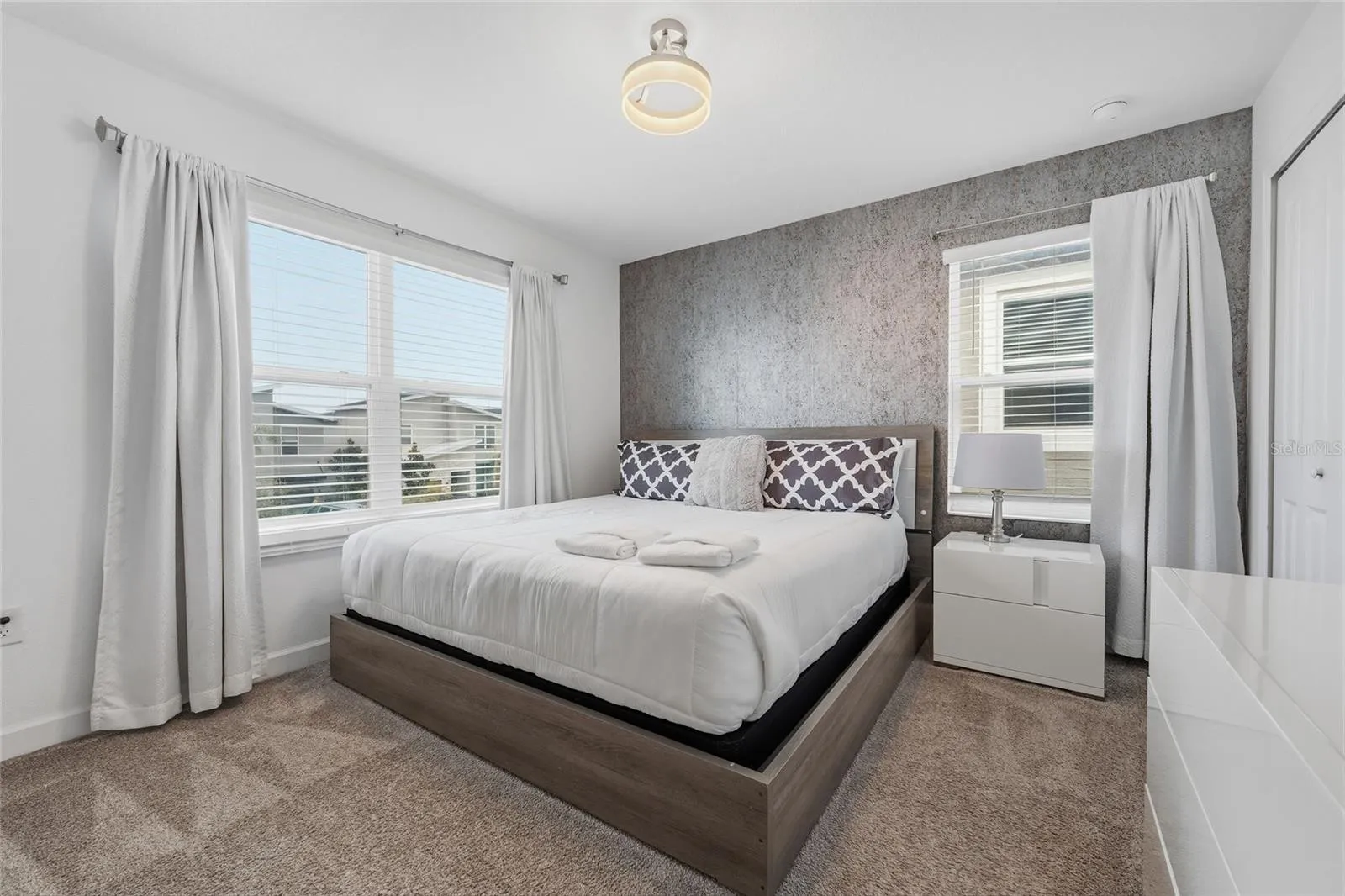 Slide show image of the Orlando Florida Home for Sale 17