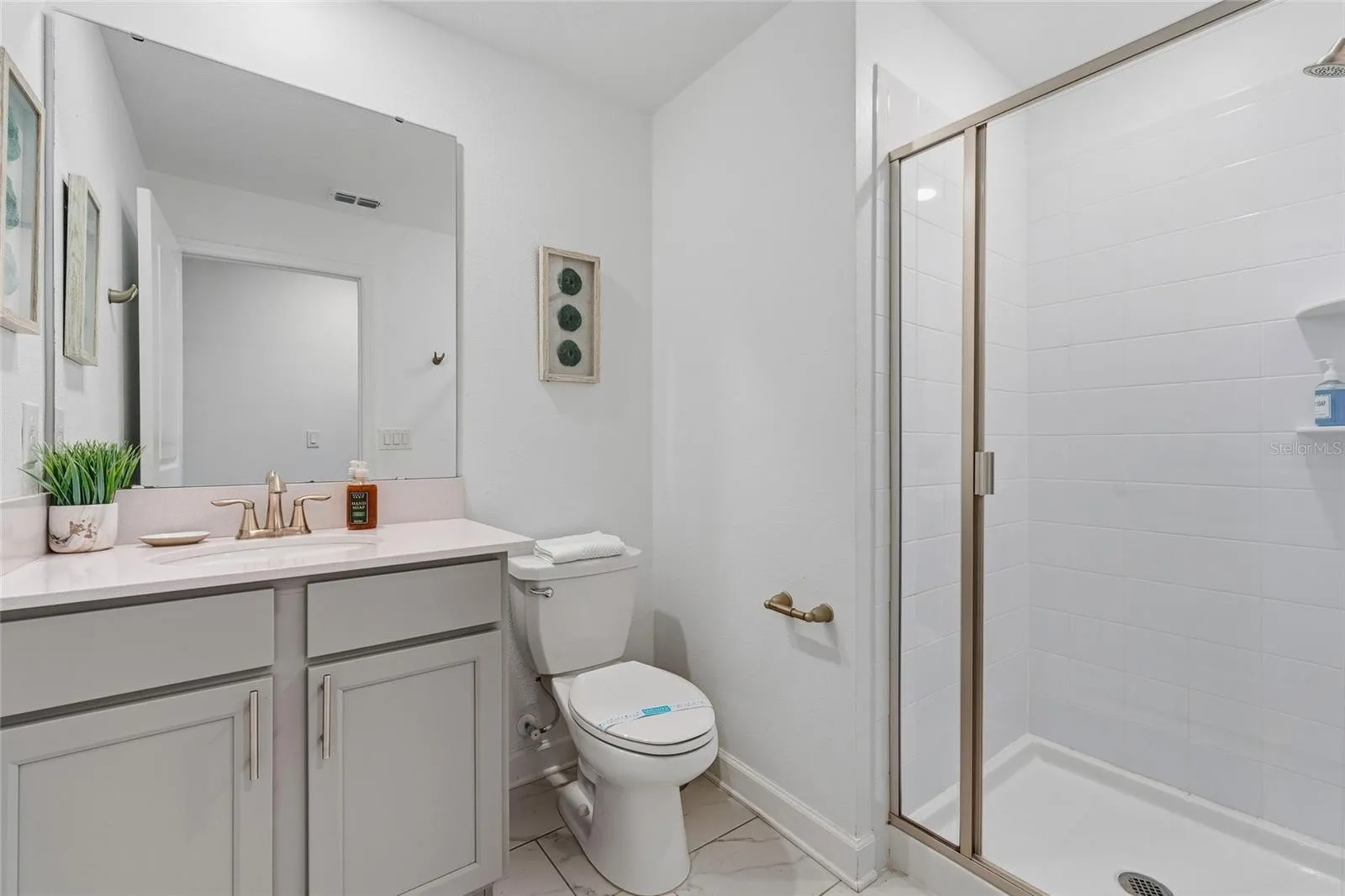 Slide show image of the Orlando Florida Home for Sale 20