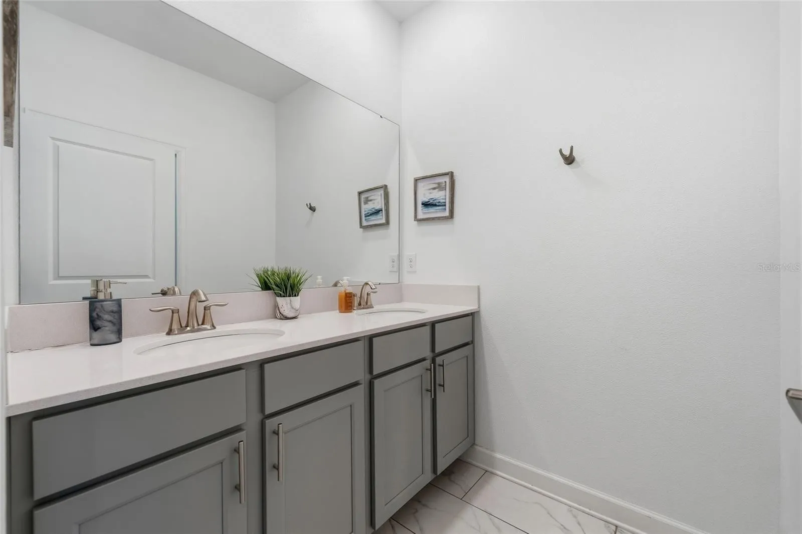 Slide show image of the Orlando Florida Home for Sale 21