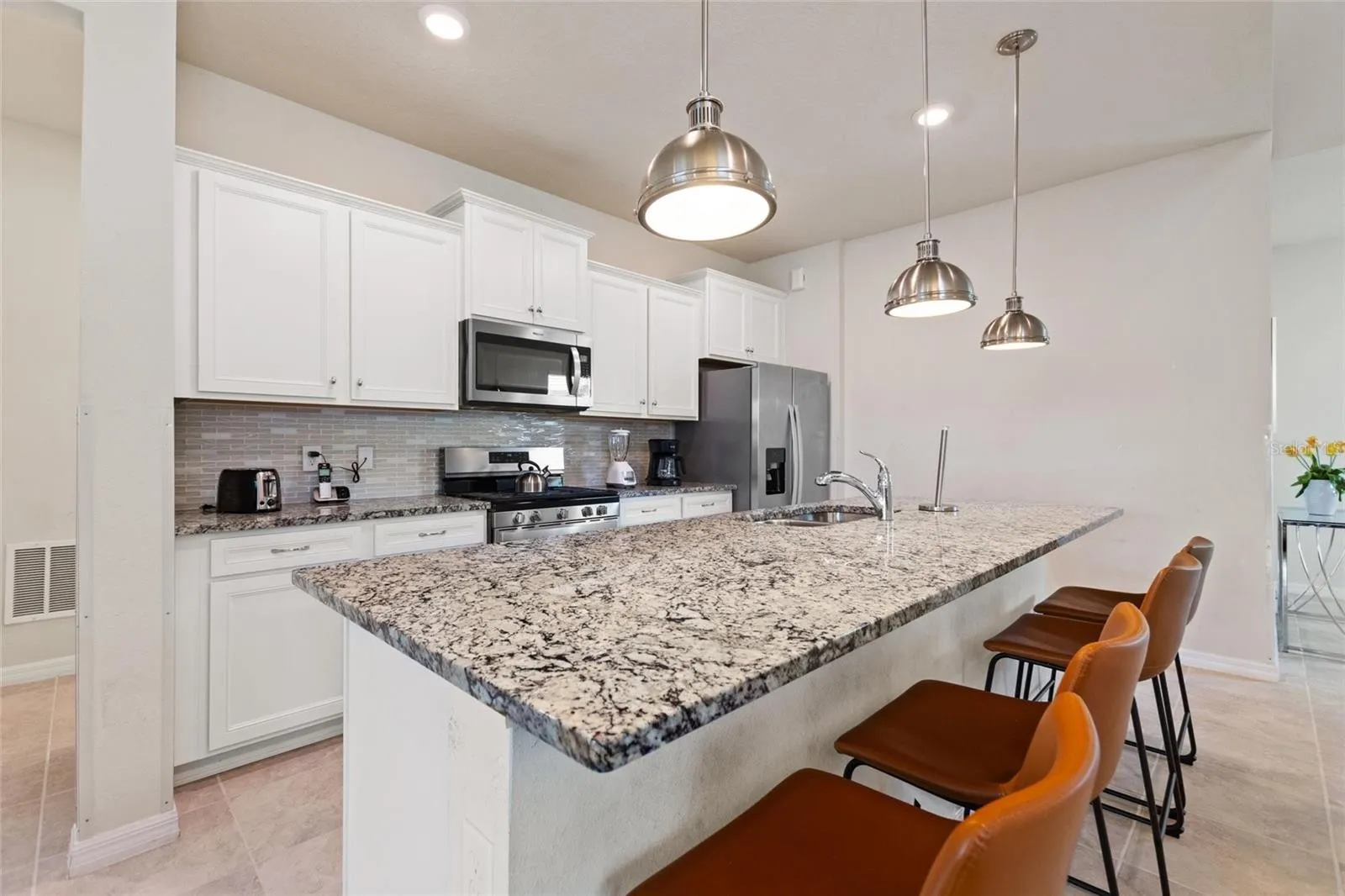 Slide show image of the Orlando Florida Home for Sale 07