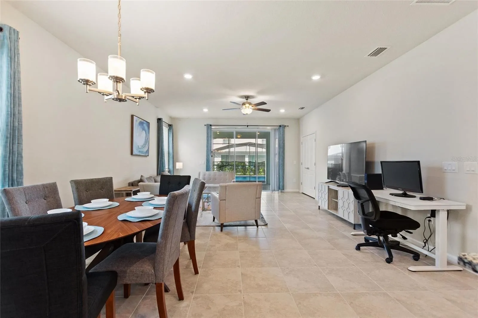 Slide show image of the Orlando Florida Home for Sale 10