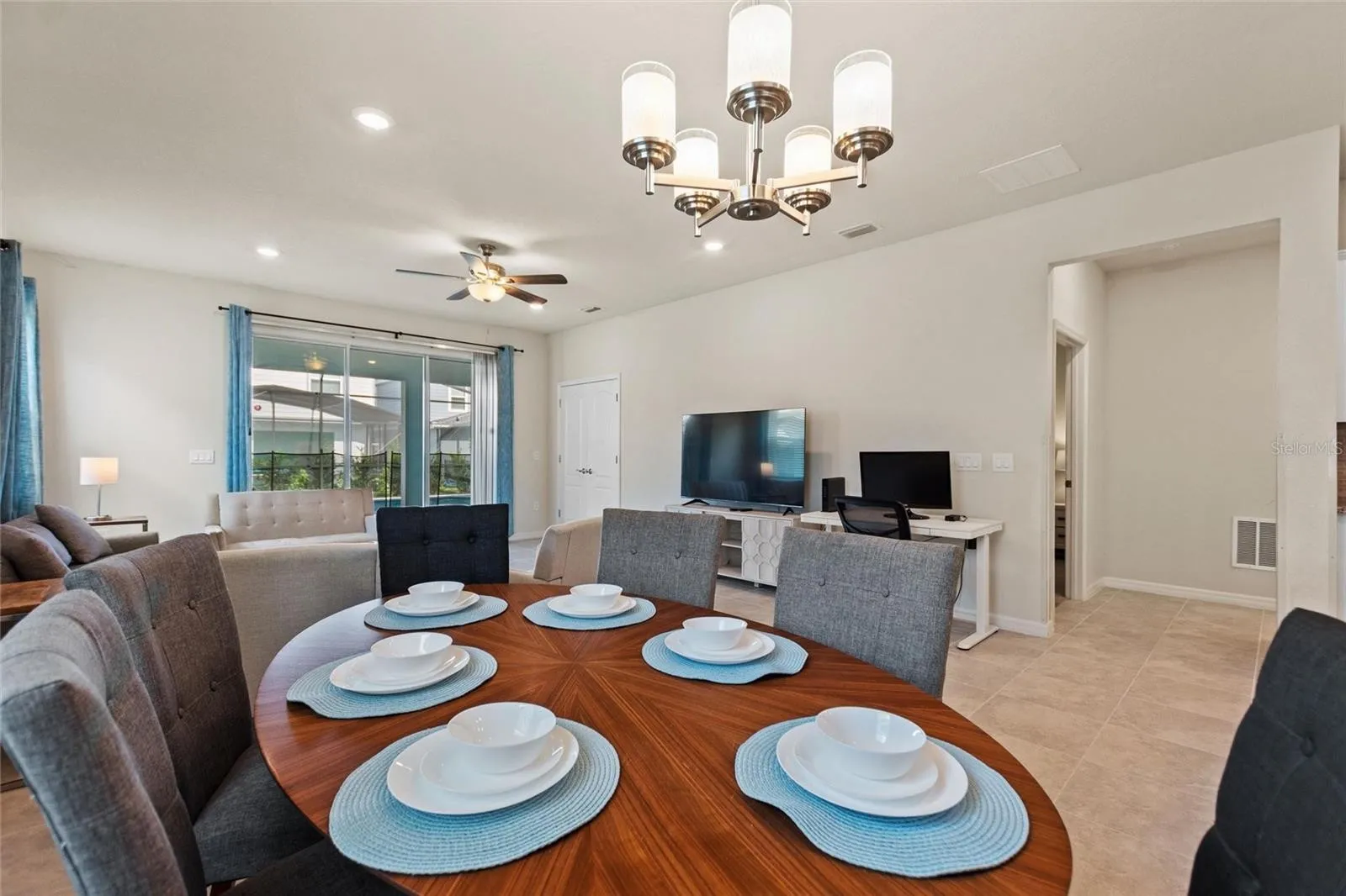 Slide show image of the Orlando Florida Home for Sale 12