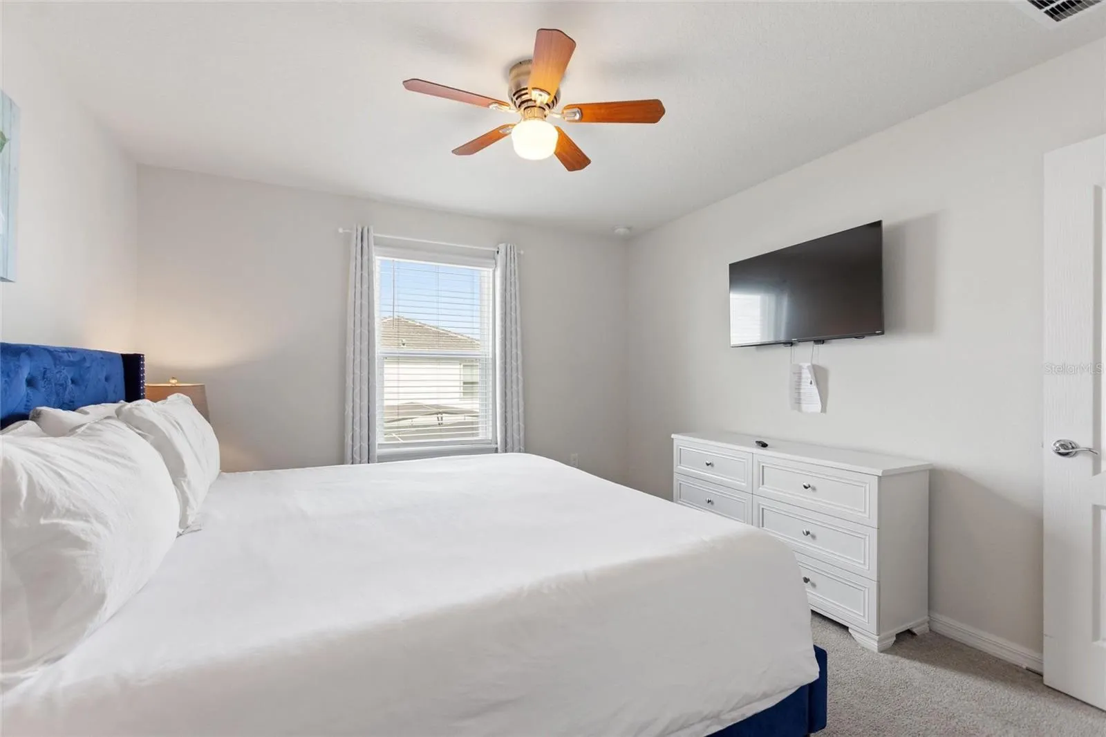 Slide show image of the Orlando Florida Home for Sale 27