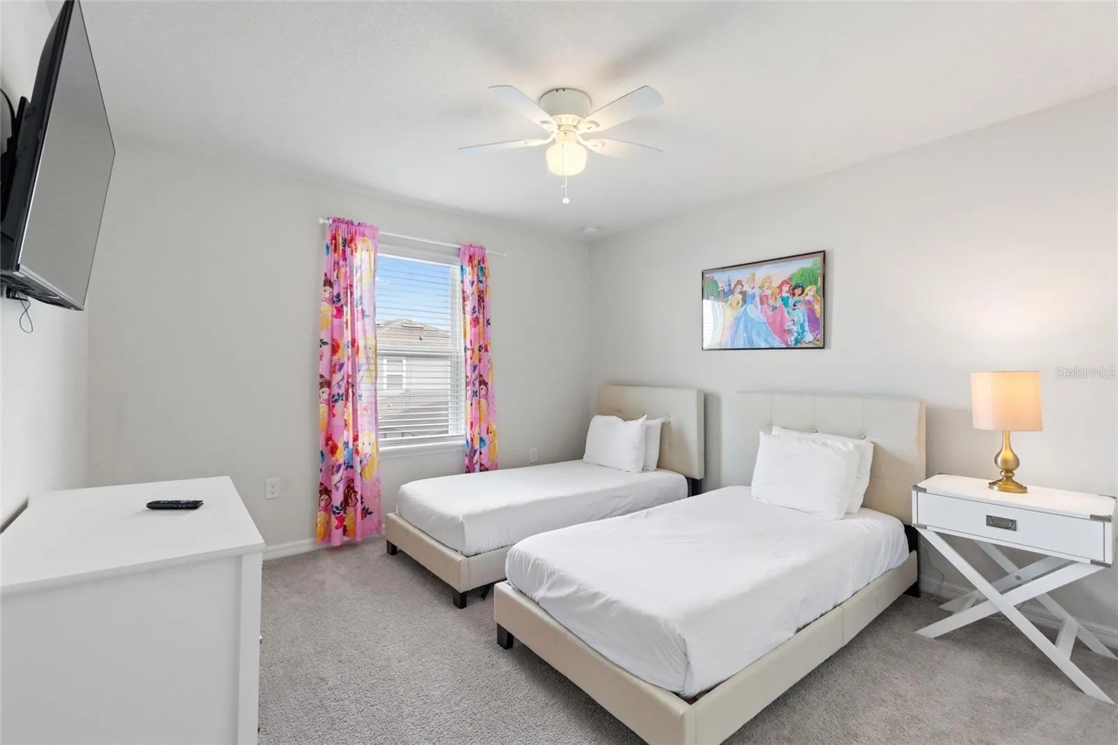 Slide show image of the Orlando Florida Home for Sale 29