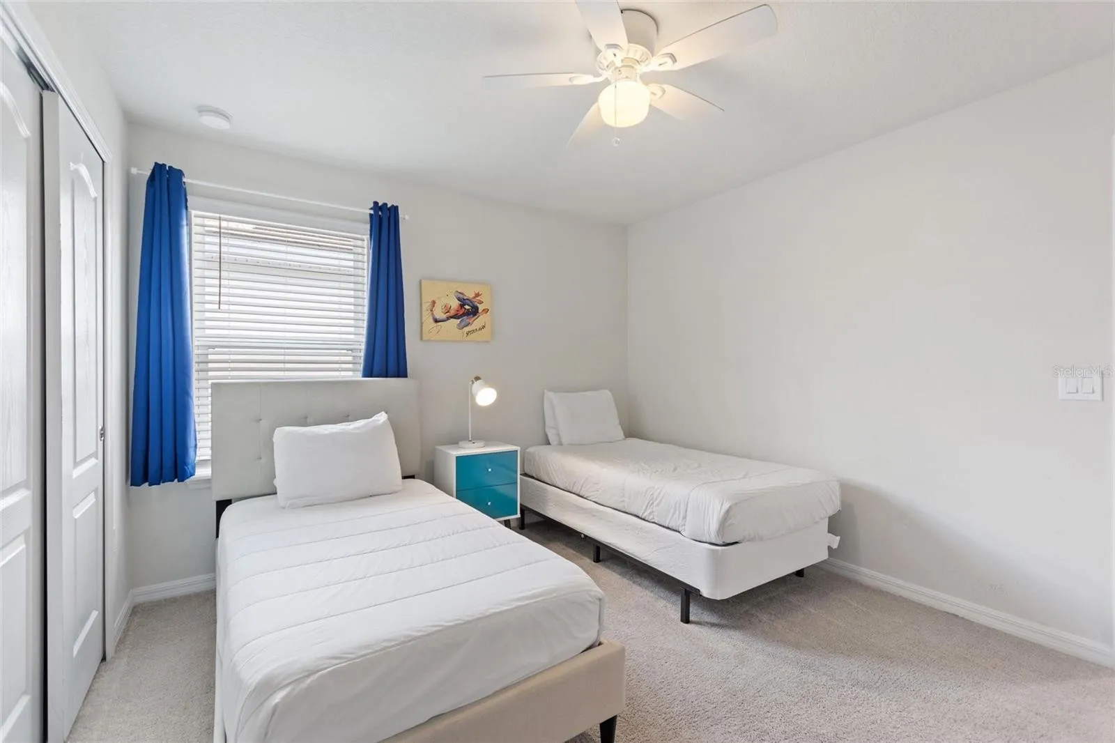 Slide show image of the Orlando Florida Home for Sale 33