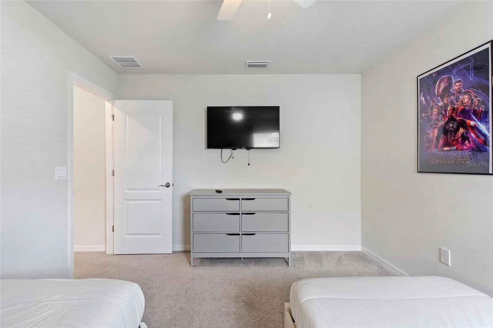 Slide show image of the Orlando Florida Home for Sale 34