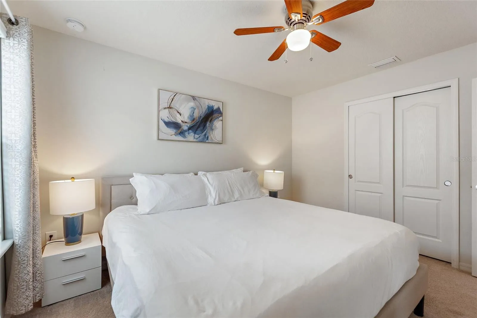 Slide show image of the Orlando Florida Home for Sale 37